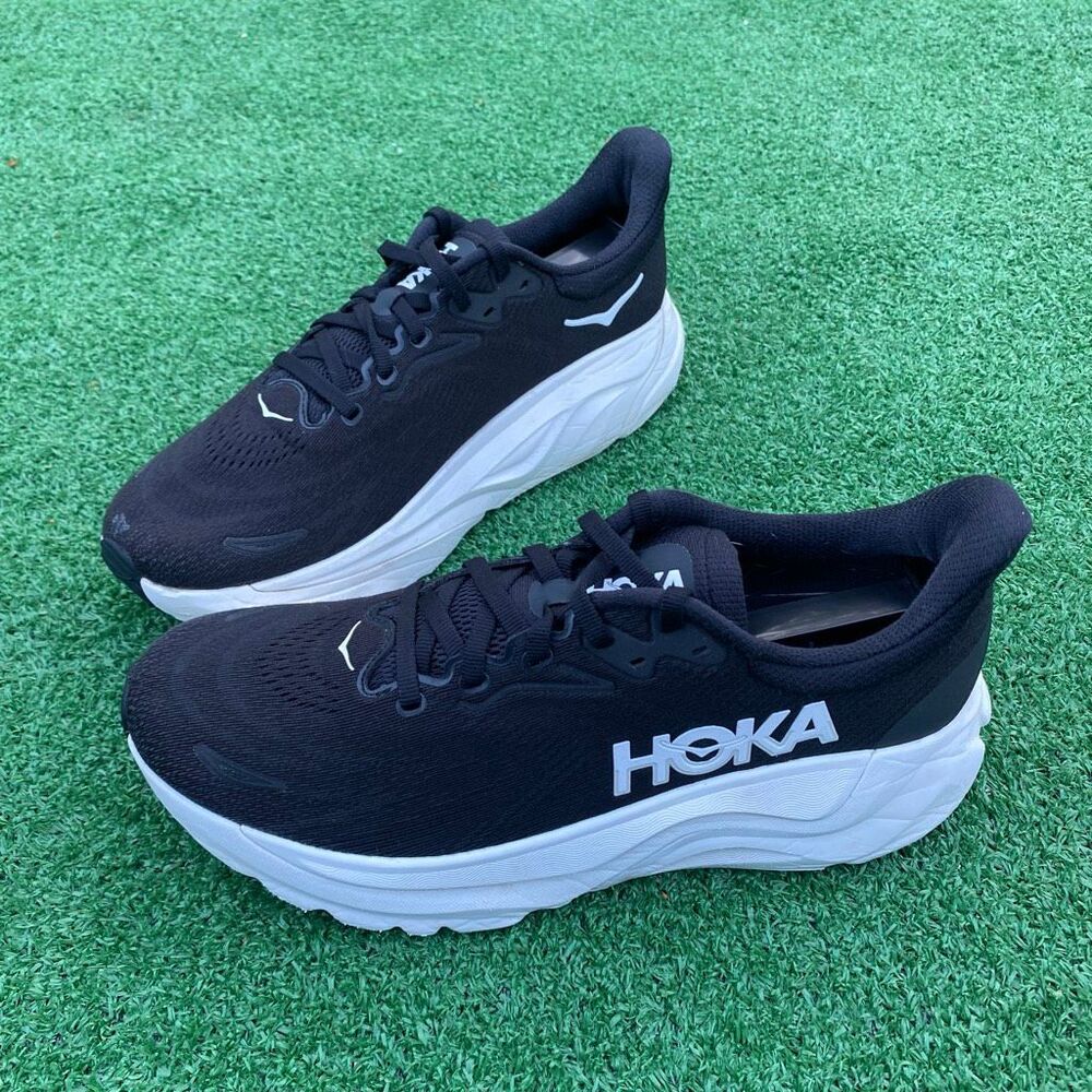 HOKA ONE ONE ARAHI 8 - Women’s Running. Shoes - SIZE 8.5B